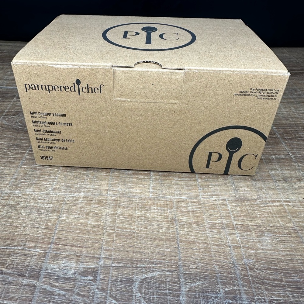Pampered Chef Compact Tabletop Vacuum in Brown